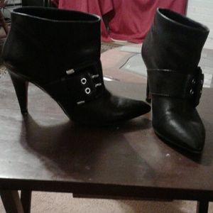 Black leather ankle boots size 6